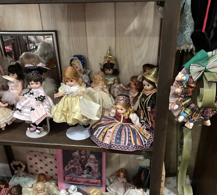 ruths-dolls-memories-museum-photo